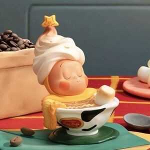 Coffee Milk Bath | Savor the Moment Twinkle Twinkle Blind Box Figure